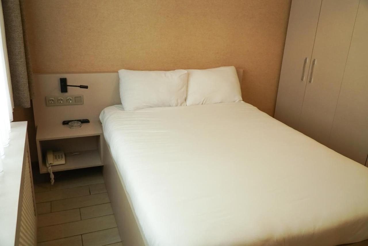 Cinas Hotel เอสเกซีเฮียร์ ภายนอก รูปภาพ